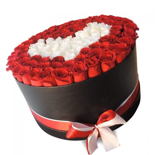 101 красно-белая роза сердцем в круглой коробке